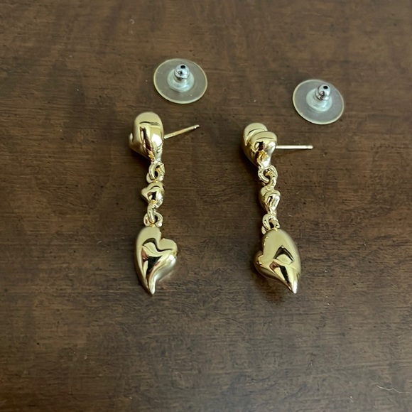 A RARE FIND…Vintage St John necklace w/ Matching Triple heart drop earrings. - Picture 8 of 8